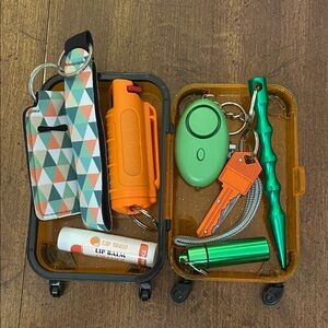 NWOT Green & Orange Geometric Self-Defense Keychain Set